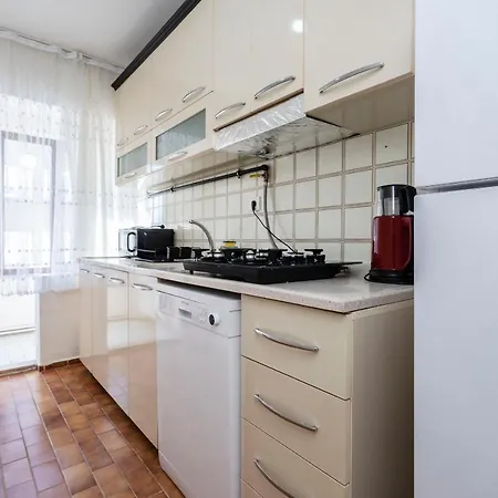 Spacious 2 Bdrm Apart In * בורסה