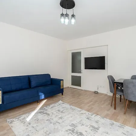 Spacious 2 Bdrm Apart In דירה *