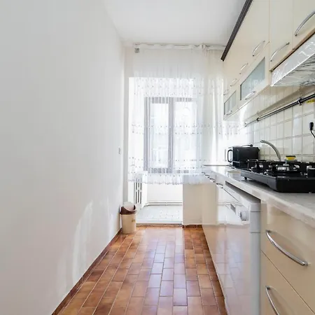 Spacious 2 Bdrm Apart In * בורסה