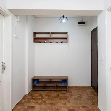 Spacious 2 Bdrm Apart In * בורסה